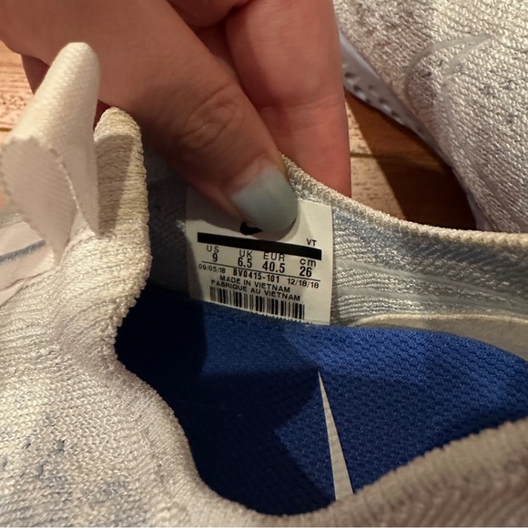 Women Nike Epic Phantom React Flyknit - Picture 8 of 9